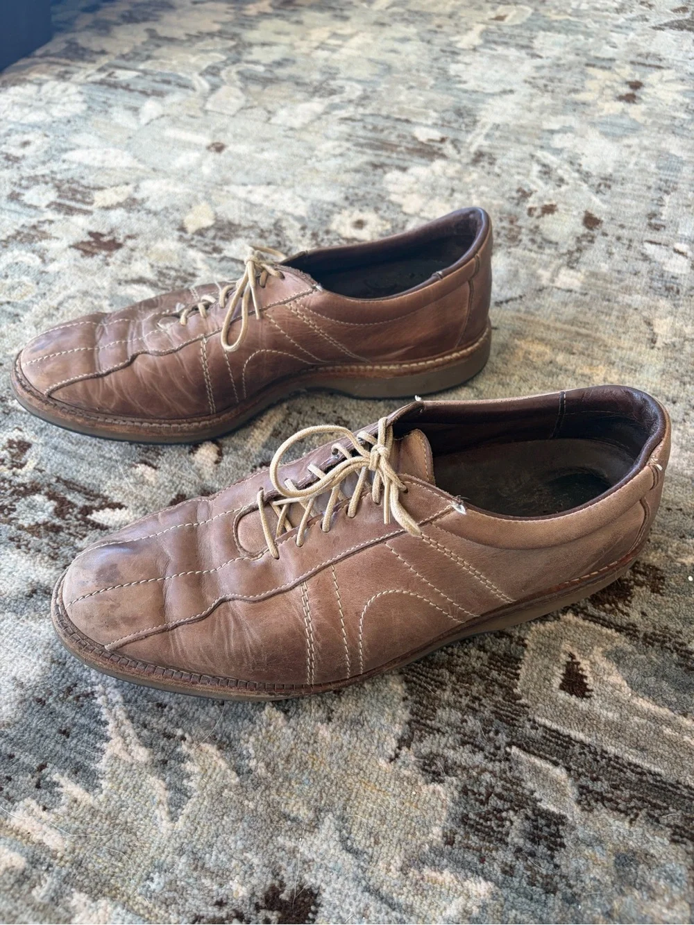 Allen Edmonds Brown Leather Lace-Up Oxfords with Cream Laces